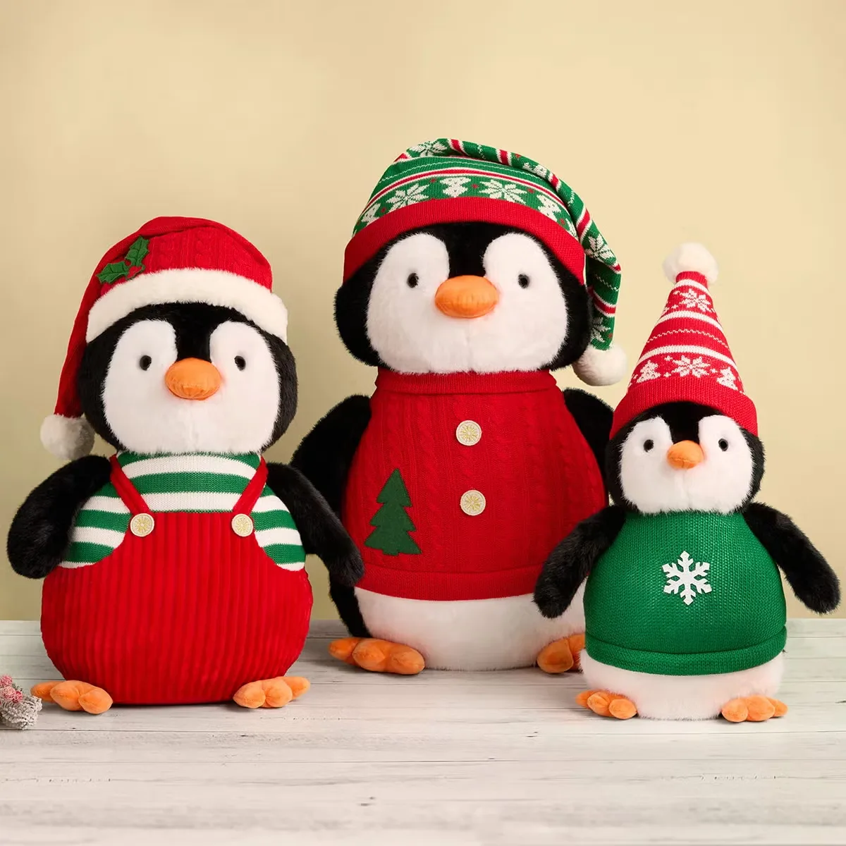 Familia de Pinguinos de Peluche Decorativos, Juego de 3 Pzas.